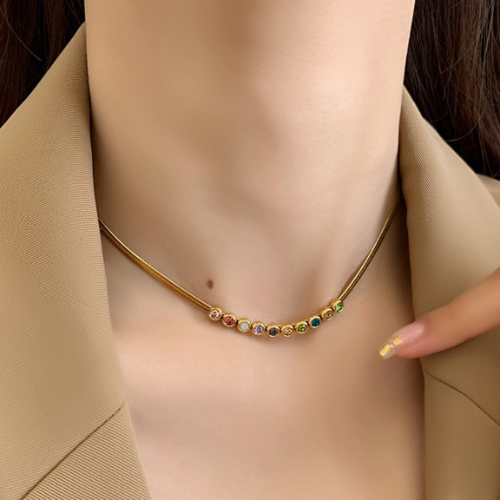 Colar Dourado Cristais de Zircônios Coloridas Argentia
