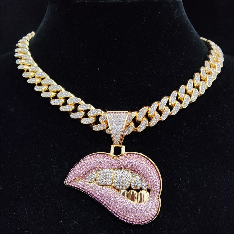 Corrente com Pingente Boca Rapper Cravejado Argentia