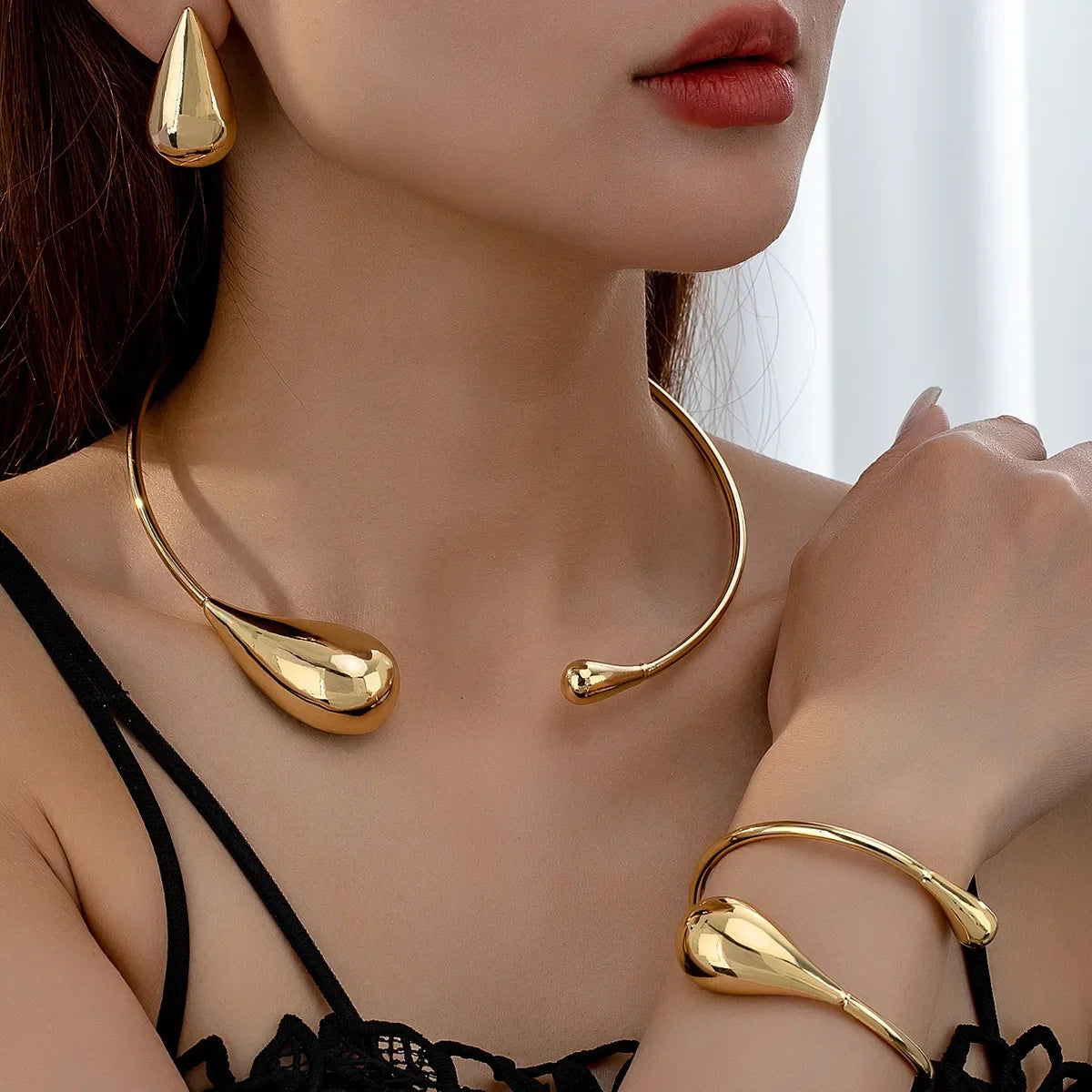 Conjunto Gargantilha Pulseira e Brincos Gota Luxe Argentia